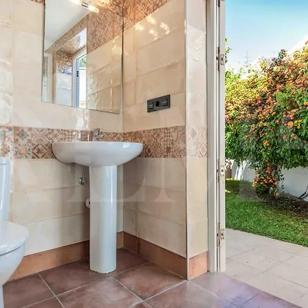 Exclusive Villa, Private Pool, Bbq And Access Rems