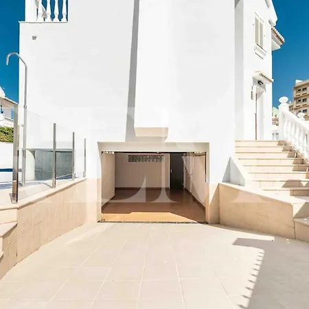 Exclusive Villa, Private Pool, Bbq And Access Rems