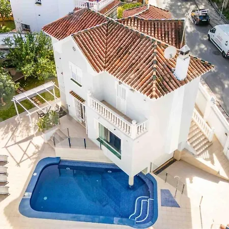 别墅 Exclusive Villa, Private Pool, Bbq And Access Rems 托雷莫利诺斯